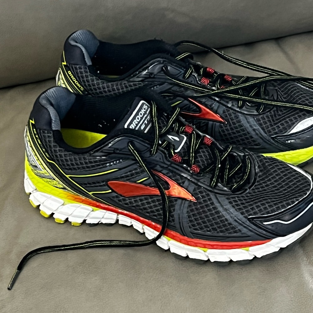 Brooks Adrenaline GTS 1S women’s running shoes